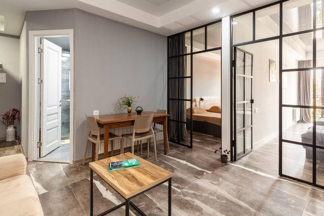 Veli Group Apartment In Old City Koetaisi Buitenkant foto