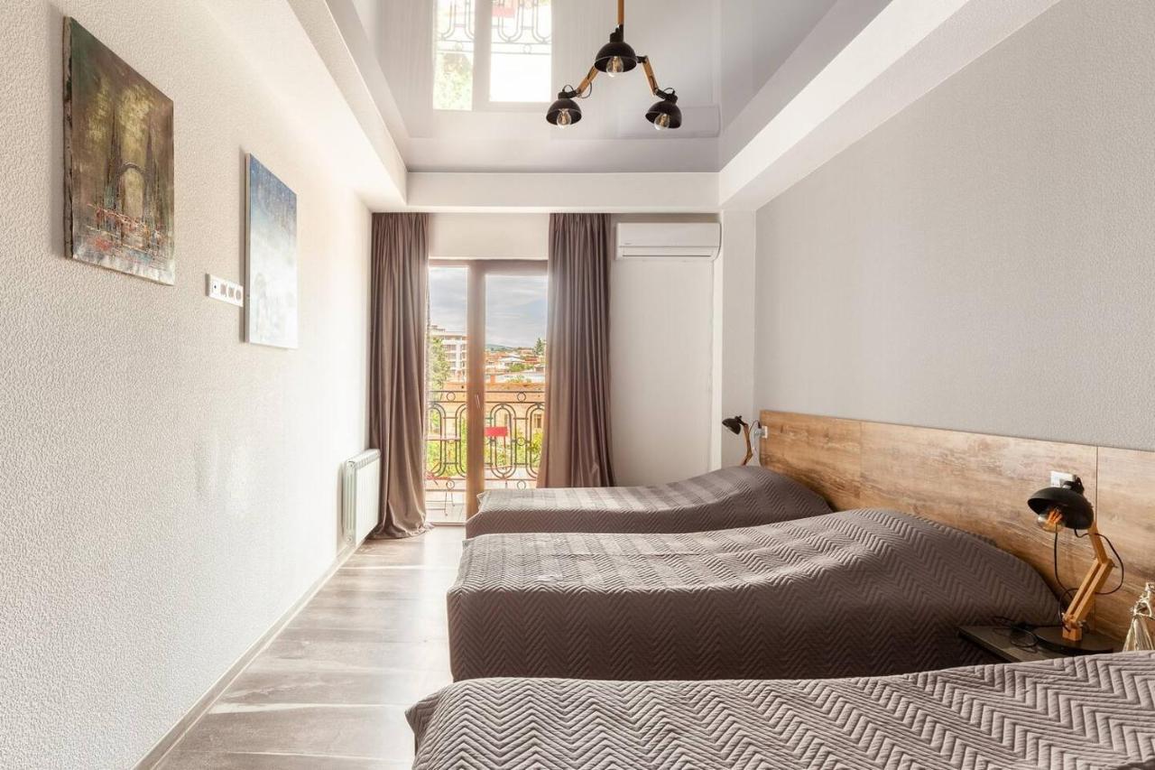 Veli Group Apartment In Old City Koetaisi Buitenkant foto
