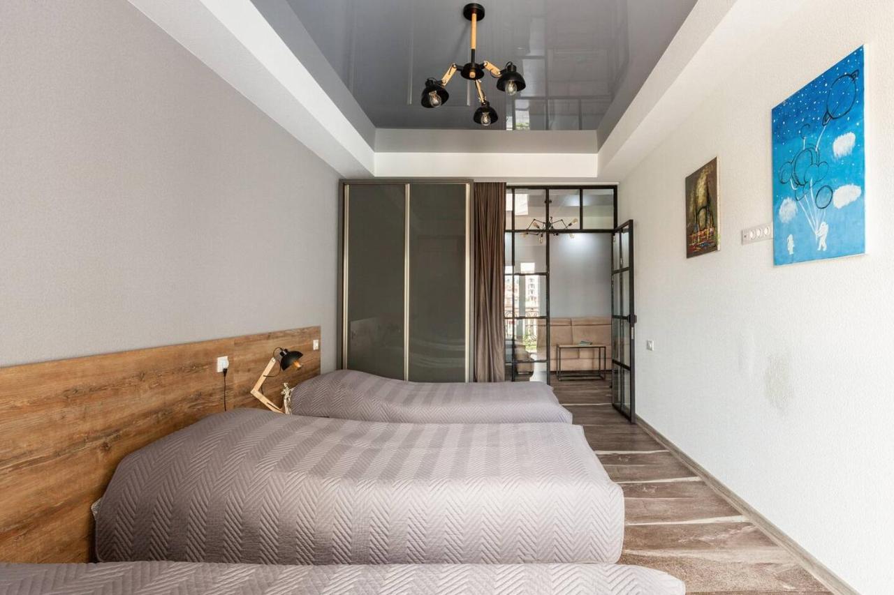 Veli Group Apartment In Old City Koetaisi Buitenkant foto