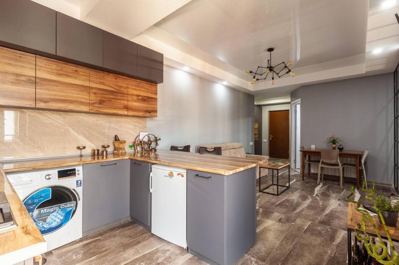 Veli Group Apartment In Old City Koetaisi Buitenkant foto